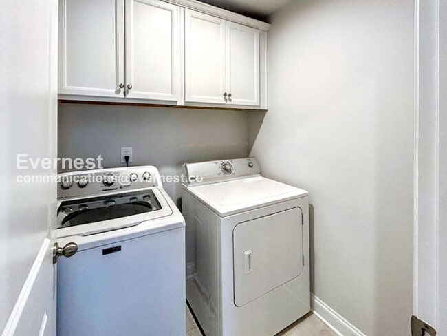 Building Photo - PROMO: Get $1000 OFF the first month’s rent when you sign the lease today! / 4 Bed/3.5 Bath Home ...