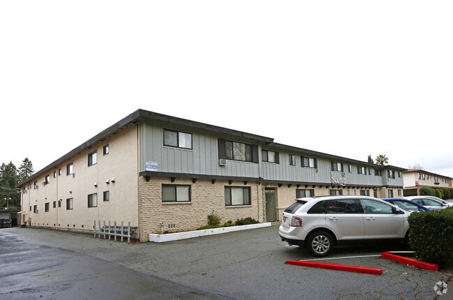 Building Photo - King Apartments
