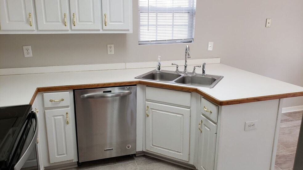 Building Photo - 630 Red Fox Ln