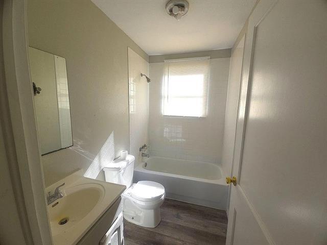 Building Photo - 405 24th St SE