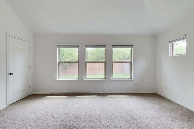 Building Photo - 271 Jefferson Dr