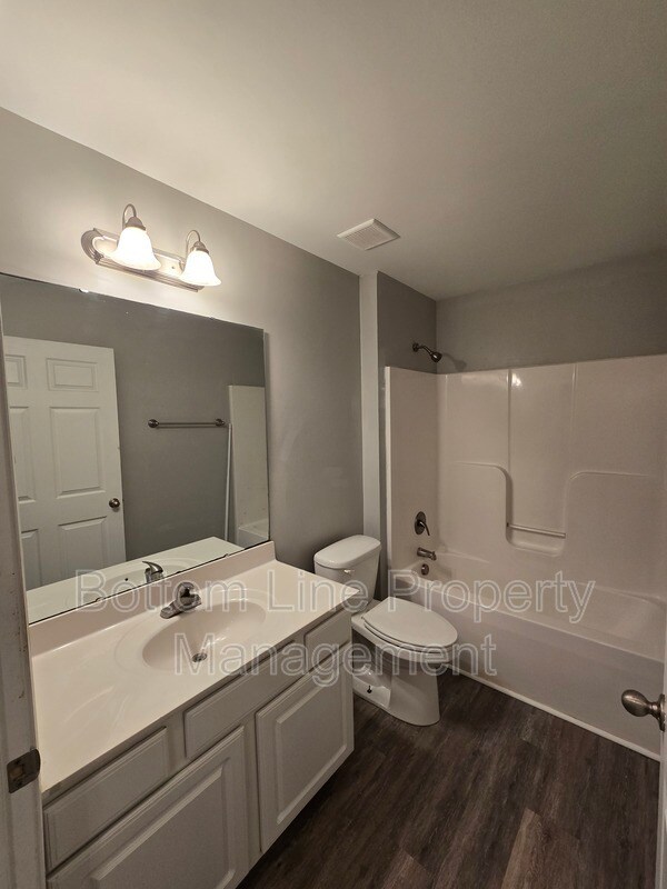 Building Photo - 3850 Fircrest Dr