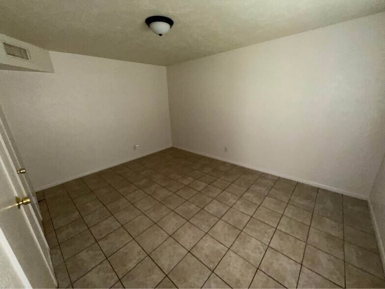 Building Photo - 371 W Elm Mott Dr