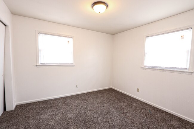 Building Photo - 2905 Ravenswood Dr