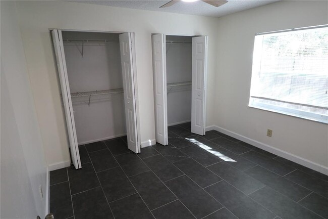 Building Photo - 5017 Oakshire Dr