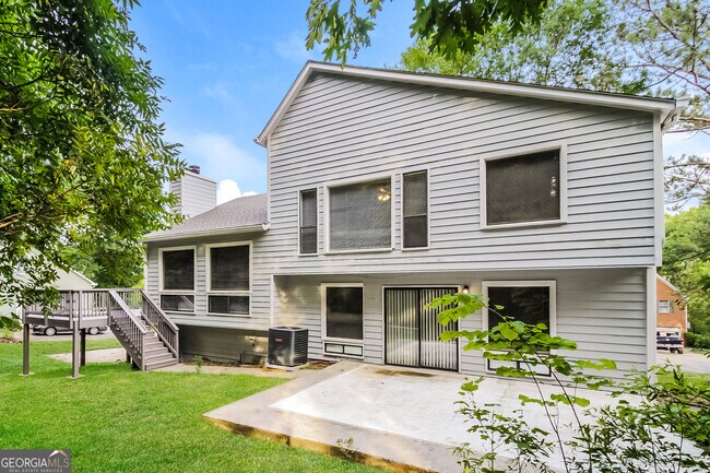 Building Photo - 587 Farmbrook Trail NE