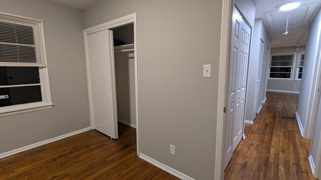 Building Photo - 3100 Highland Dr SE