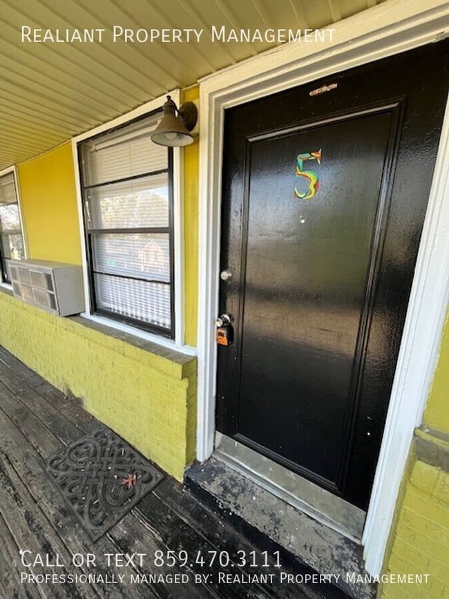 Building Photo - 468 N. Limestone-5