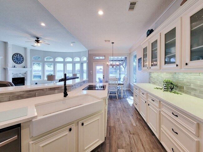 Building Photo - 13653 Lakeside Pl Dr