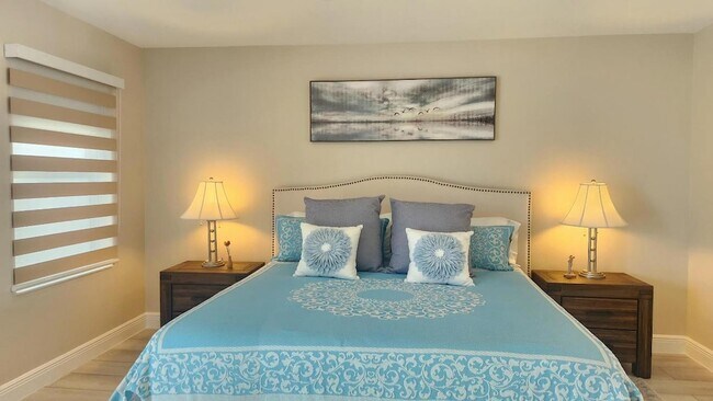 Building Photo - 1851 Corsica Dr