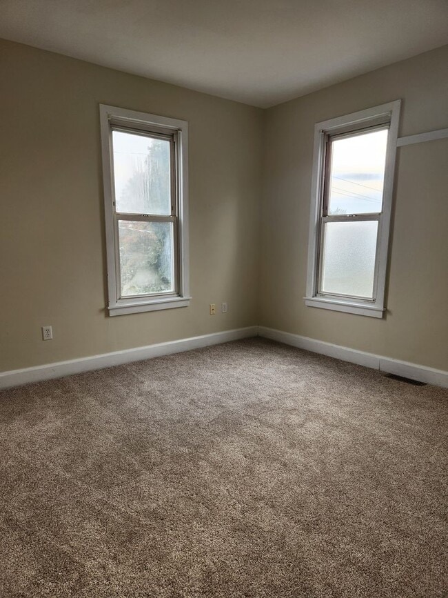 Building Photo - 120 Cooper St