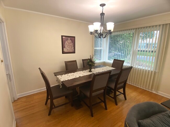 Building Photo - 7737 Park Ave