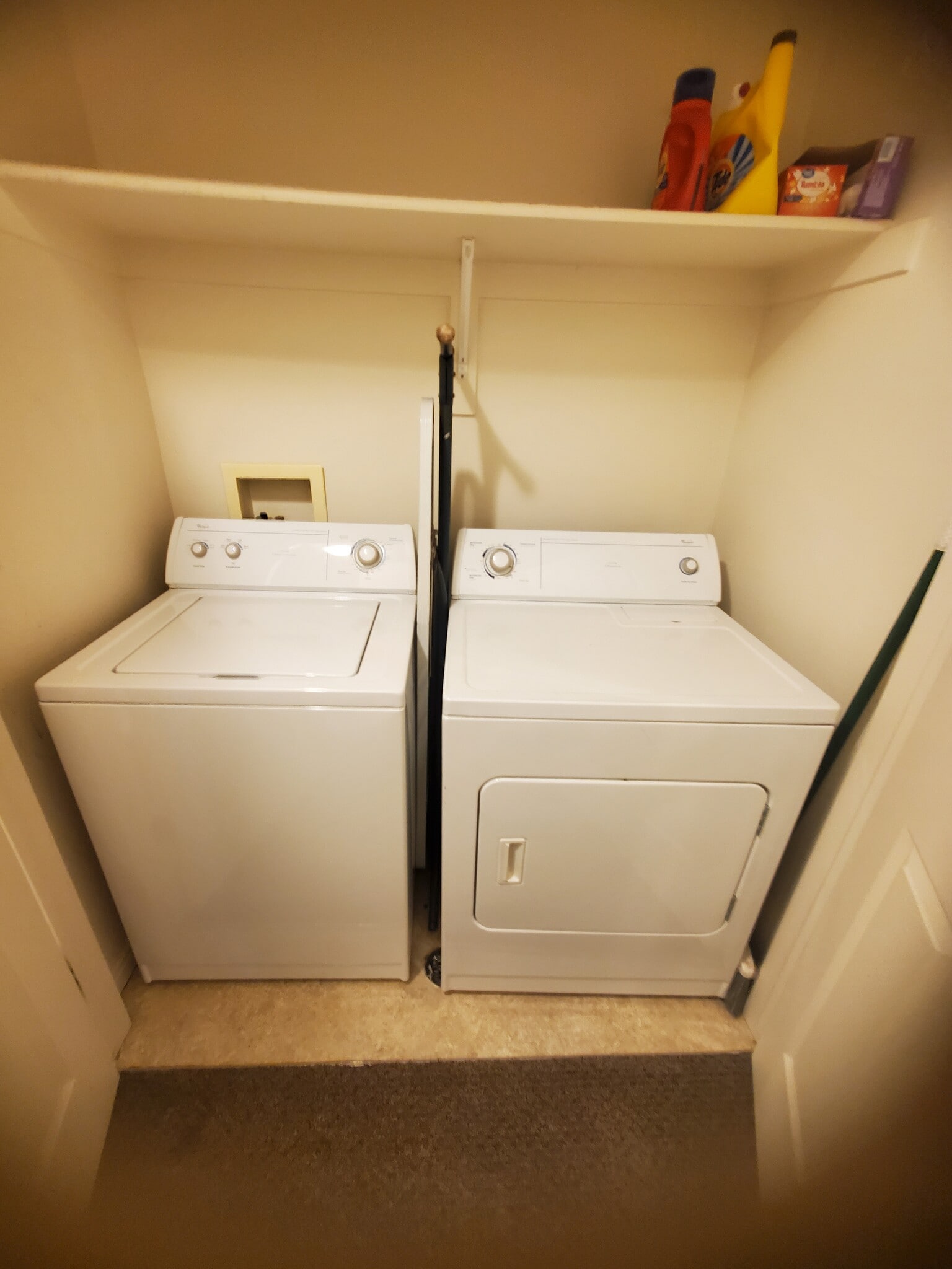 Building Photo - 1937 N Canyon Rd #304