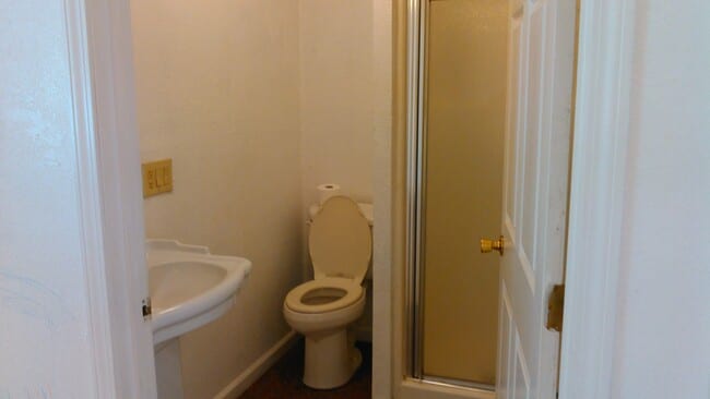 Building Photo - 502 Apple St