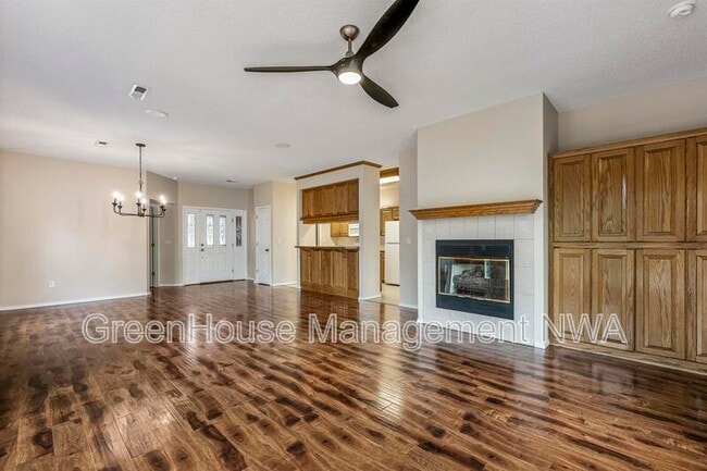 Building Photo - 5 Tanyard Ln