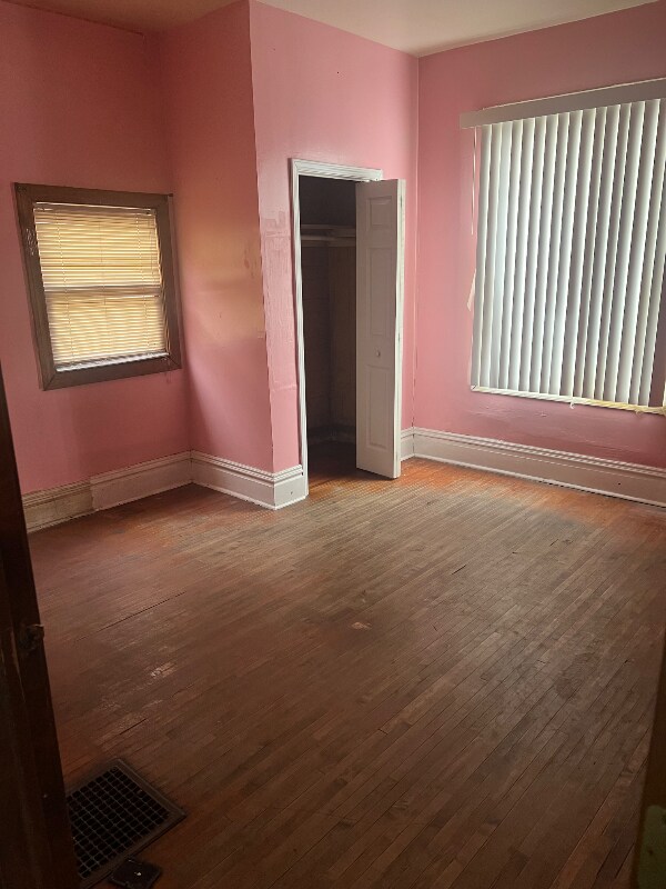 Building Photo - 644 St Charles St