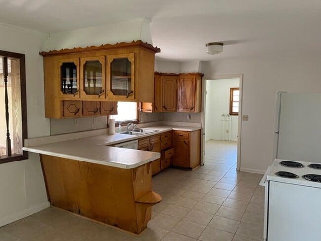 Building Photo - St. James Nice Home