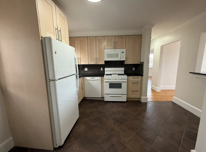Building Photo - 491 Arborway