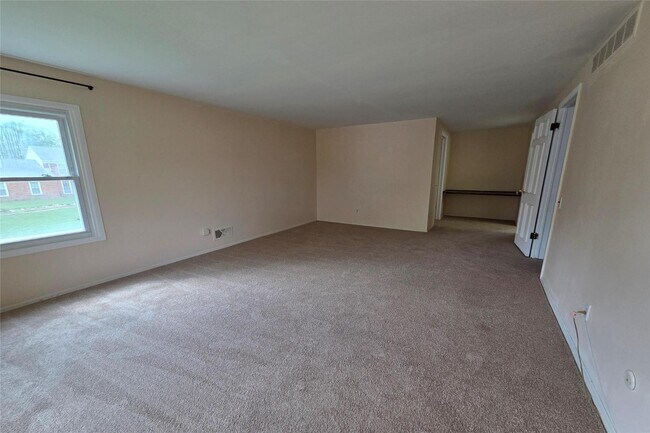 Building Photo - 515 Hobnail Cir