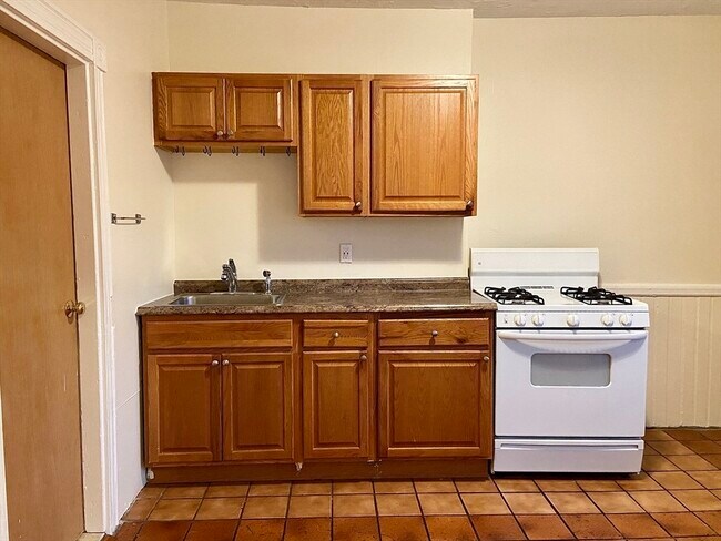 Building Photo - 257 Beacon St