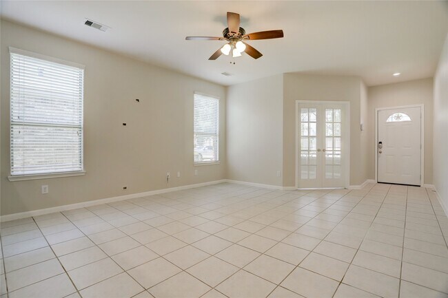 Building Photo - 1011 Larkfield Dr