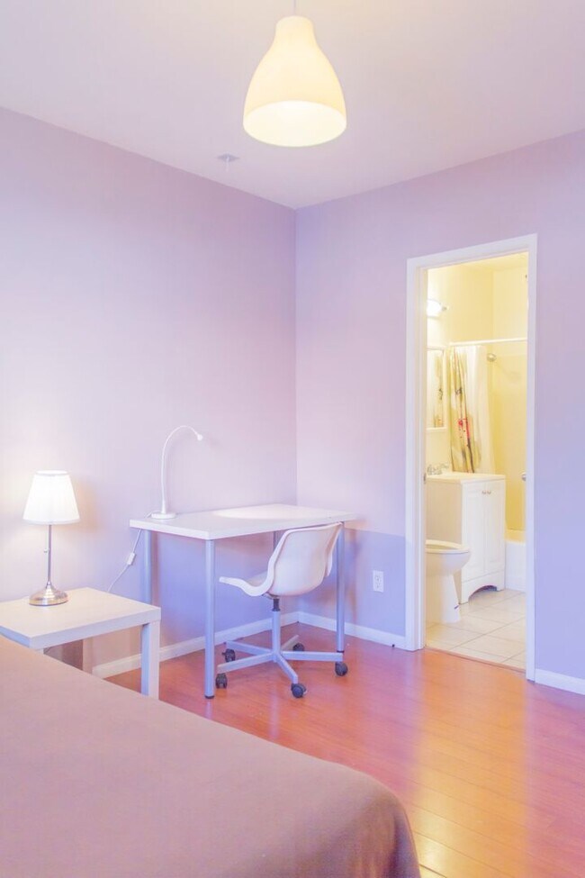 Building Photo - A 3 bedroom, 1 bathroom apartment with a dining area at 1637 Berkeley.