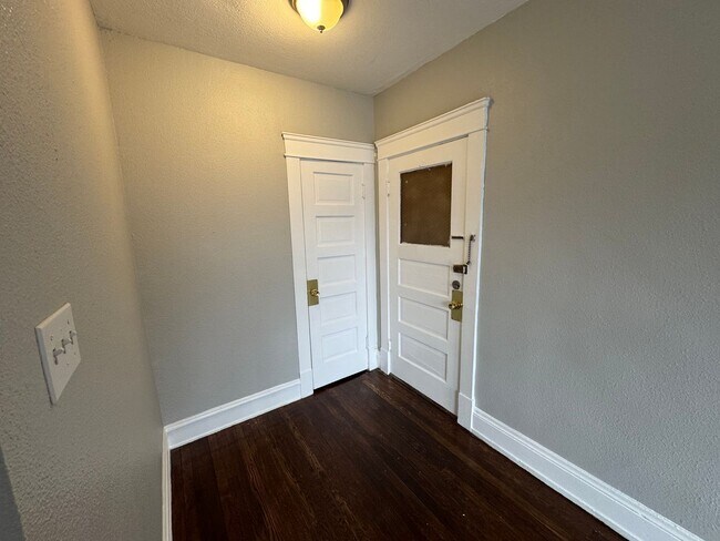 Building Photo - 4324 Pearl Rd