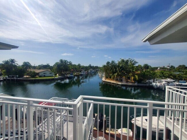 Building Photo - 2430 NE 135th St