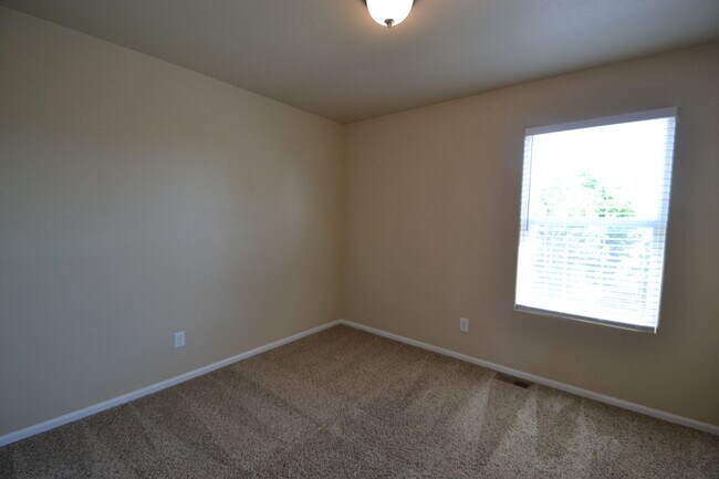Building Photo - Beautiful Home Near Woodmen & Black Forest