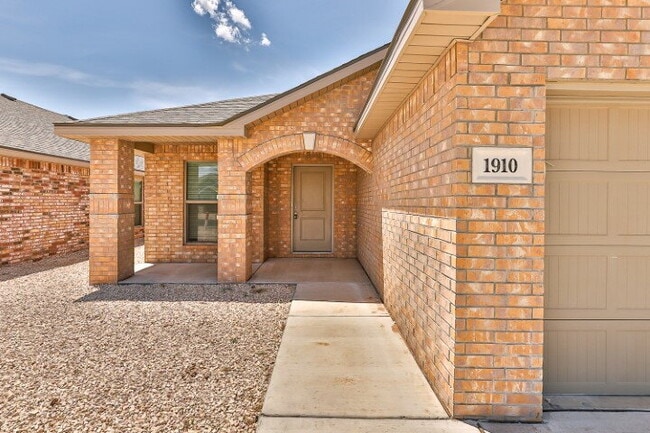 Building Photo - "Charming 3-Bed, 2-Bath Haven with 1,615 Sq Ft in Lubbock's Cozy Kirksey Avenue!" Half off first ...