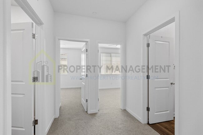 Building Photo - For Rent: Stylish 3-Bedroom Townhouse with...