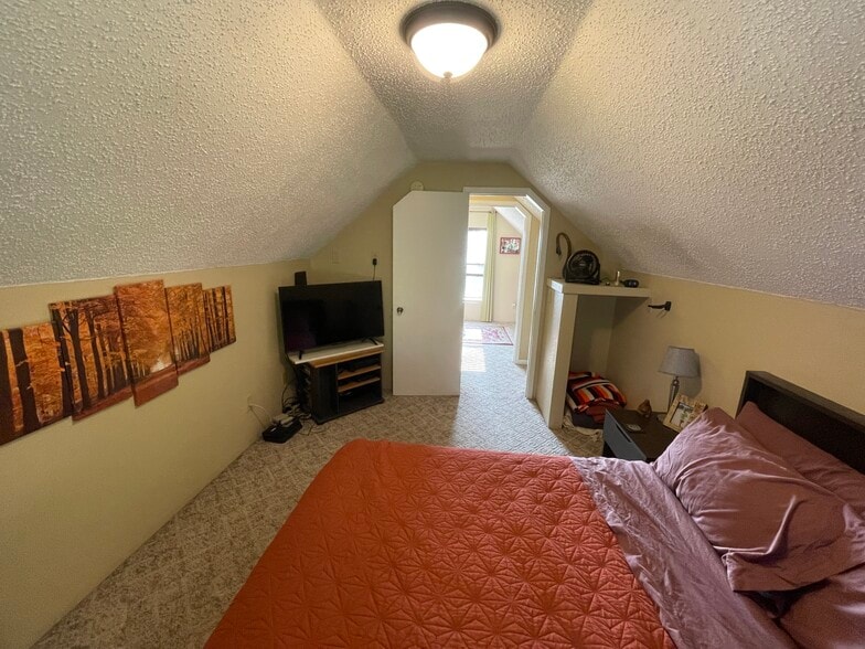 Master Bedroom - 322 S 10th St