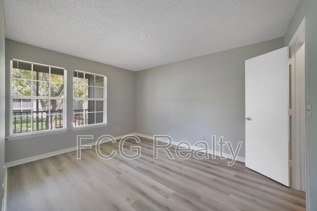 Building Photo - 6112 Westgate Dr