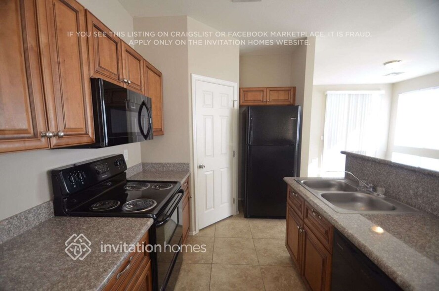 Building Photo - 6537 S 15th Dr