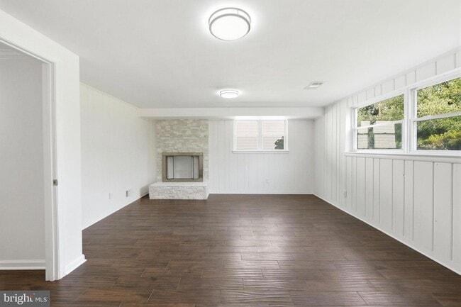 Building Photo - 9831 Singleton Dr