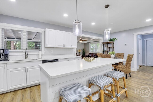 Building Photo - 607 Dyches Dr