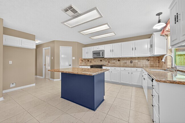 Building Photo - 19419 Arbor Pines Ln