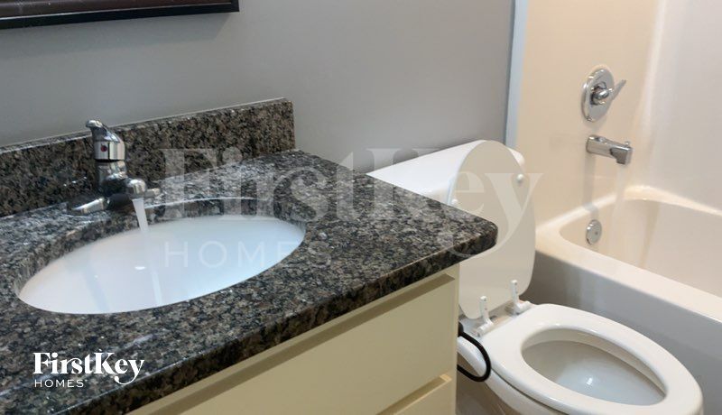 Building Photo - 5110 N Bellaire Ave