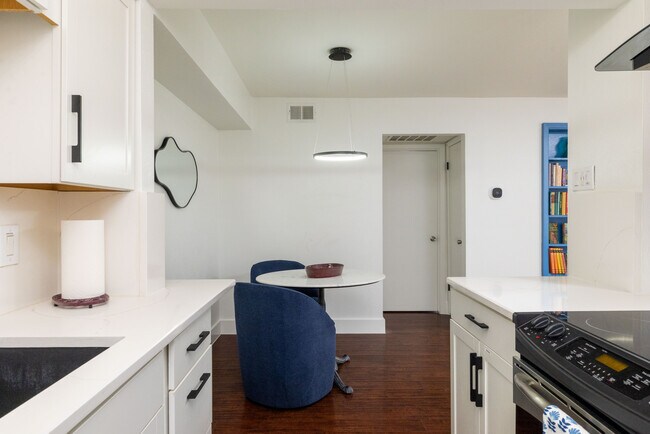 Building Photo - 12888 Montfort Dr