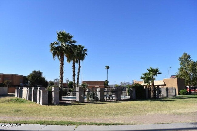 Building Photo - 4522 E Pueblo Ave