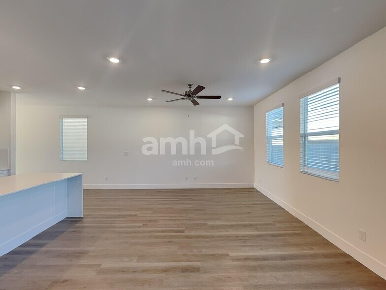 Building Photo - 8176 Winterfell Peak Ave