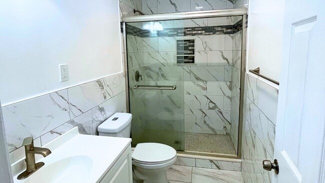 Building Photo - 25 Hazel St