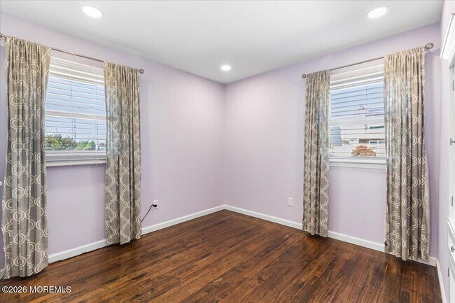 Building Photo - 774 Nassau Dr