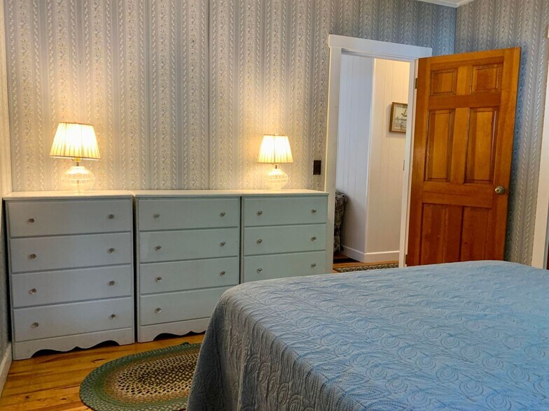 Building Photo - 67 Cable