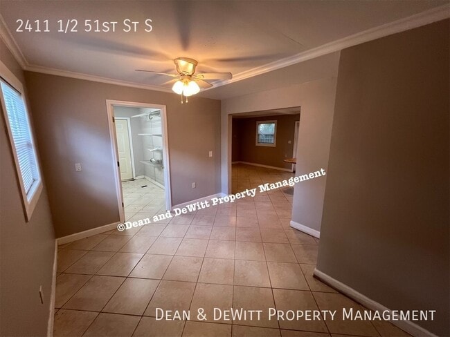 Building Photo - 2411 1/2 51st St S-