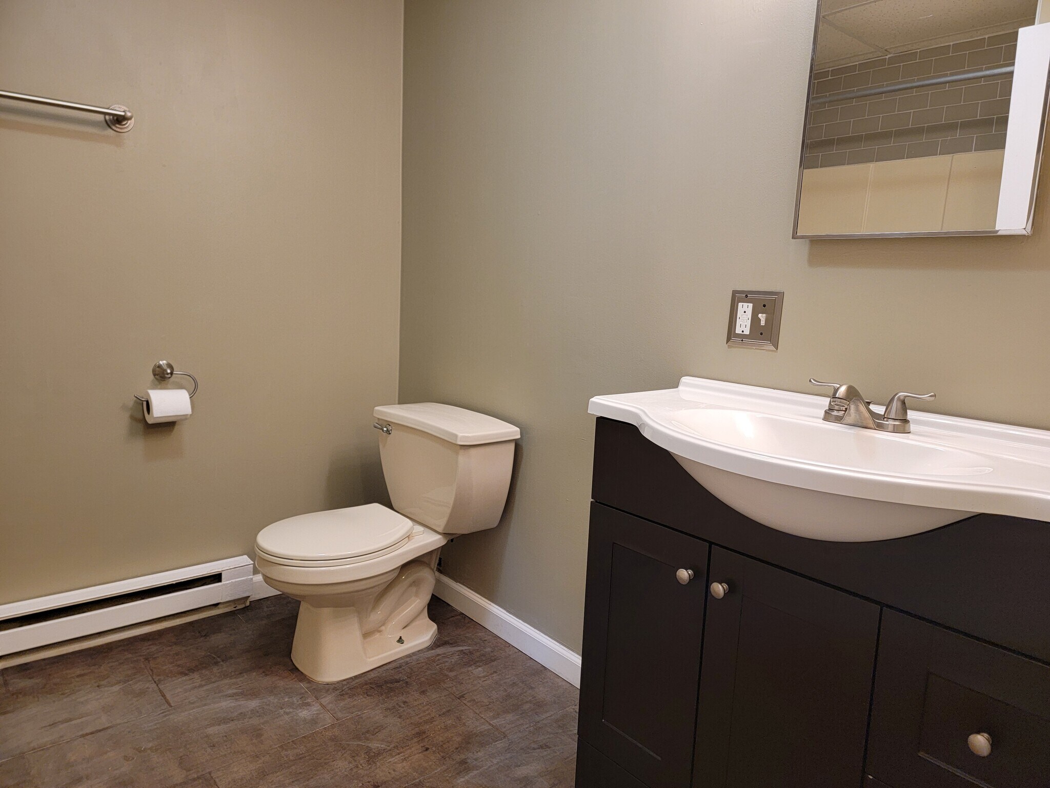 Building Photo - 84 Gross St