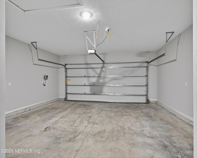 Building Photo - 14757 Cashew Ave