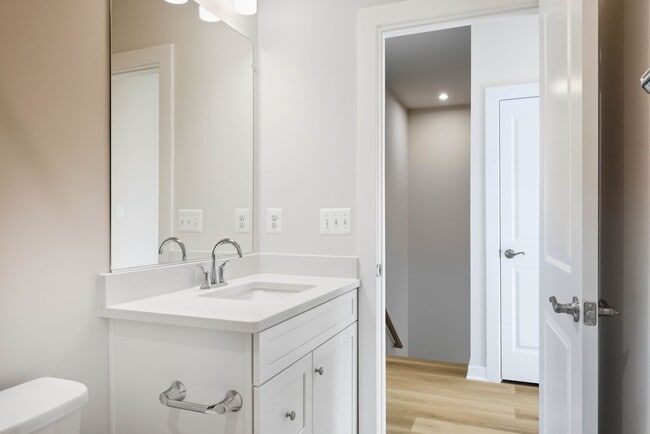 Building Photo - 1017 Venifena Terrace SE