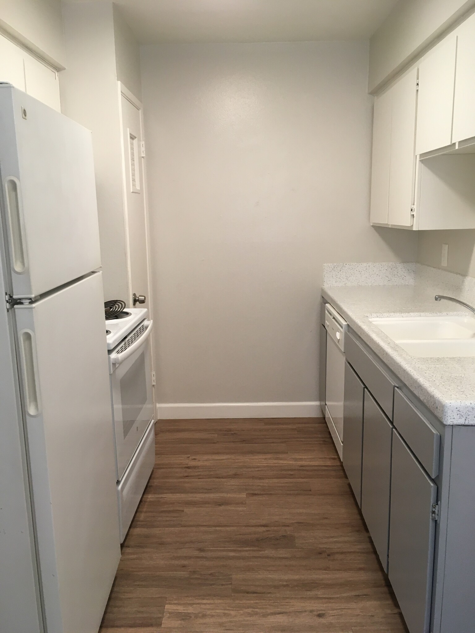 Building Photo - 1057 Helm Ave