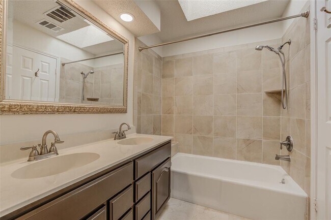 Building Photo - 10002 Talleyran Dr